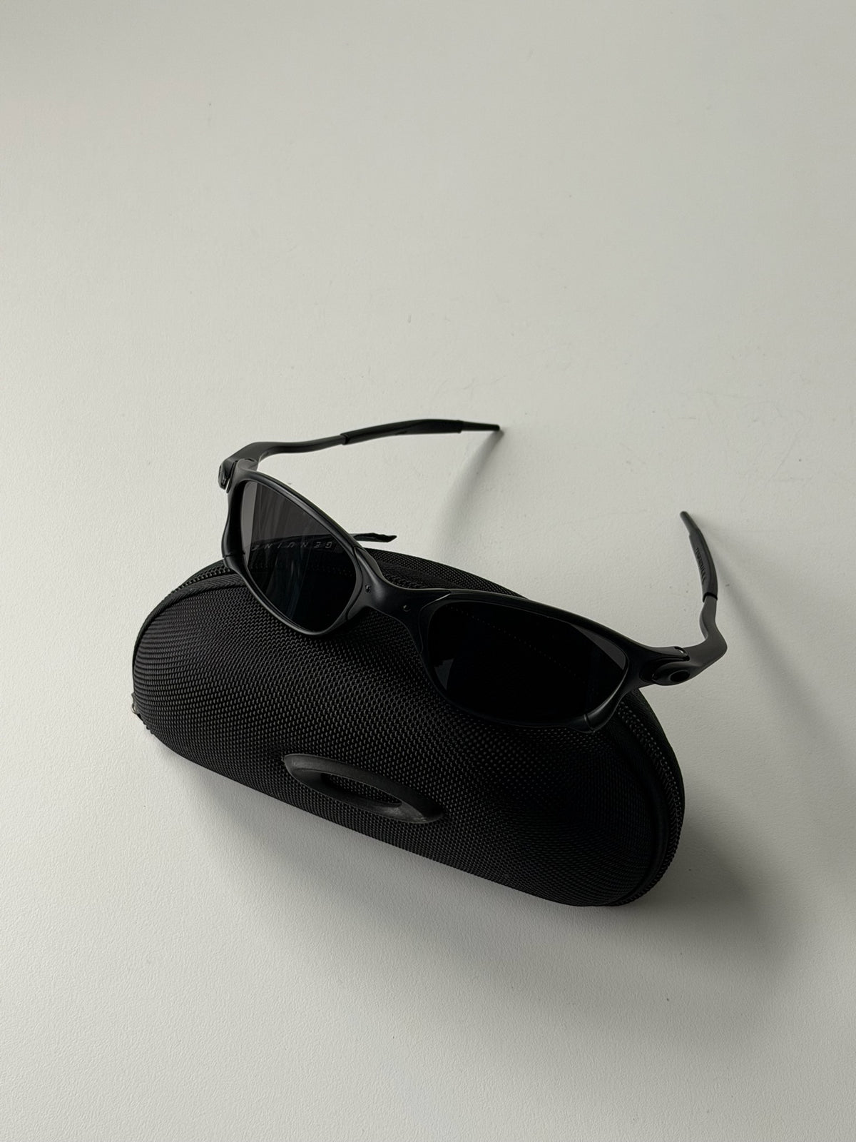 Oakley Juliet 2.0 Sunglasses – Matte Black Frame / Blackout Lens | Y2K Vintage