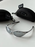 Oakley Eye Jacket Redux Sunglasses – Metallic Silver Frame / Silver Mirror Lens | Y2K Vintage