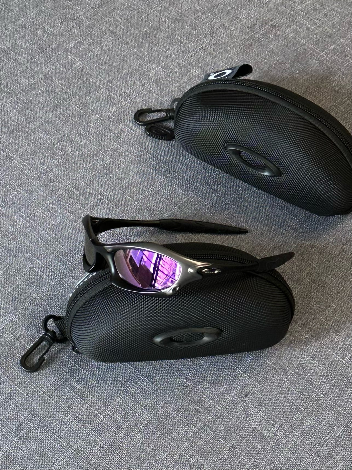 Oakley Splice Sunglasses – Metallic Black Frame / Purple Iridium Lens | Y2K Vintage