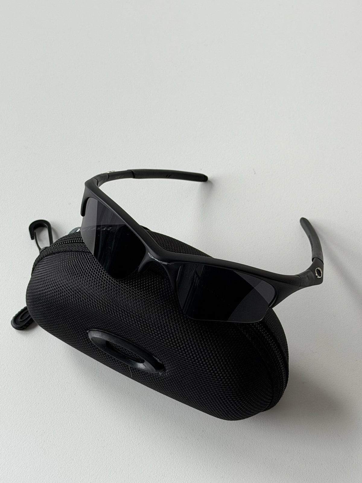 Oakley Half Jacket 1.0 Sunglasses – Matte Black Frame / Blackout Lens | Y2K Vintage