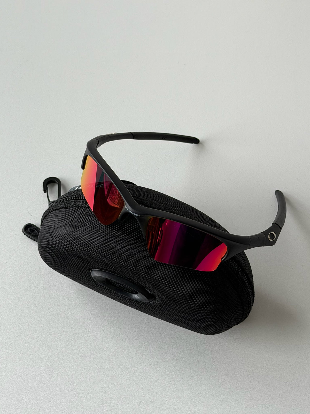 Oakley Half Jacket 1.0 Sunglasses – Matte Black Frame / Ruby Red Iridium Lens | Y2K Vintage