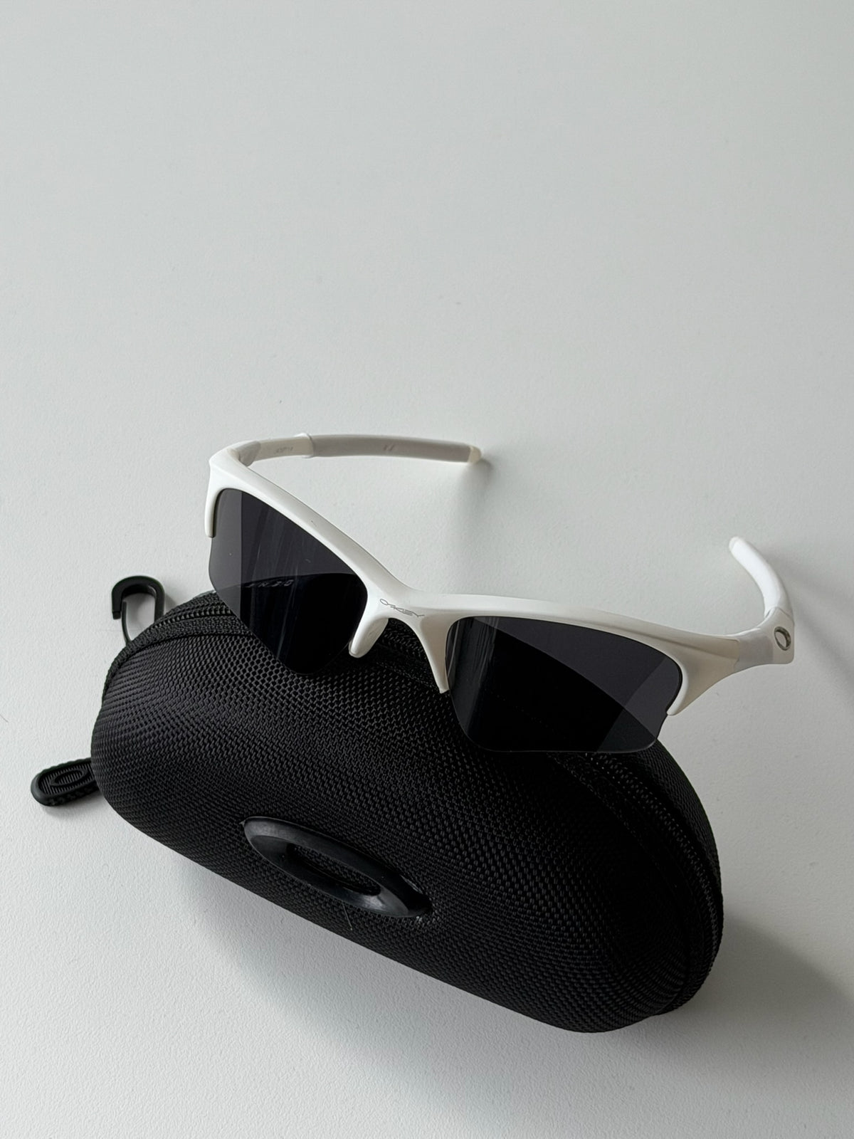 Oakley Half Jacket 1.0 Sunglasses – White Frame / Blackout Lens | Y2K Vintage