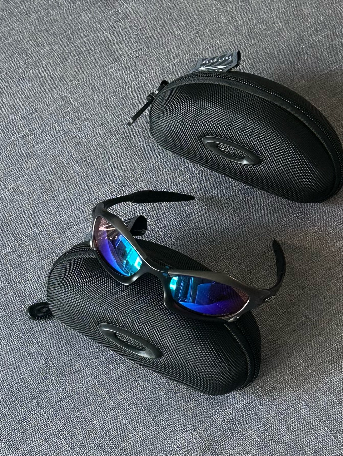 Oakley Splice Sunglasses – Gunmetal Frame / Violet Mirror Lens | Y2K Vintage