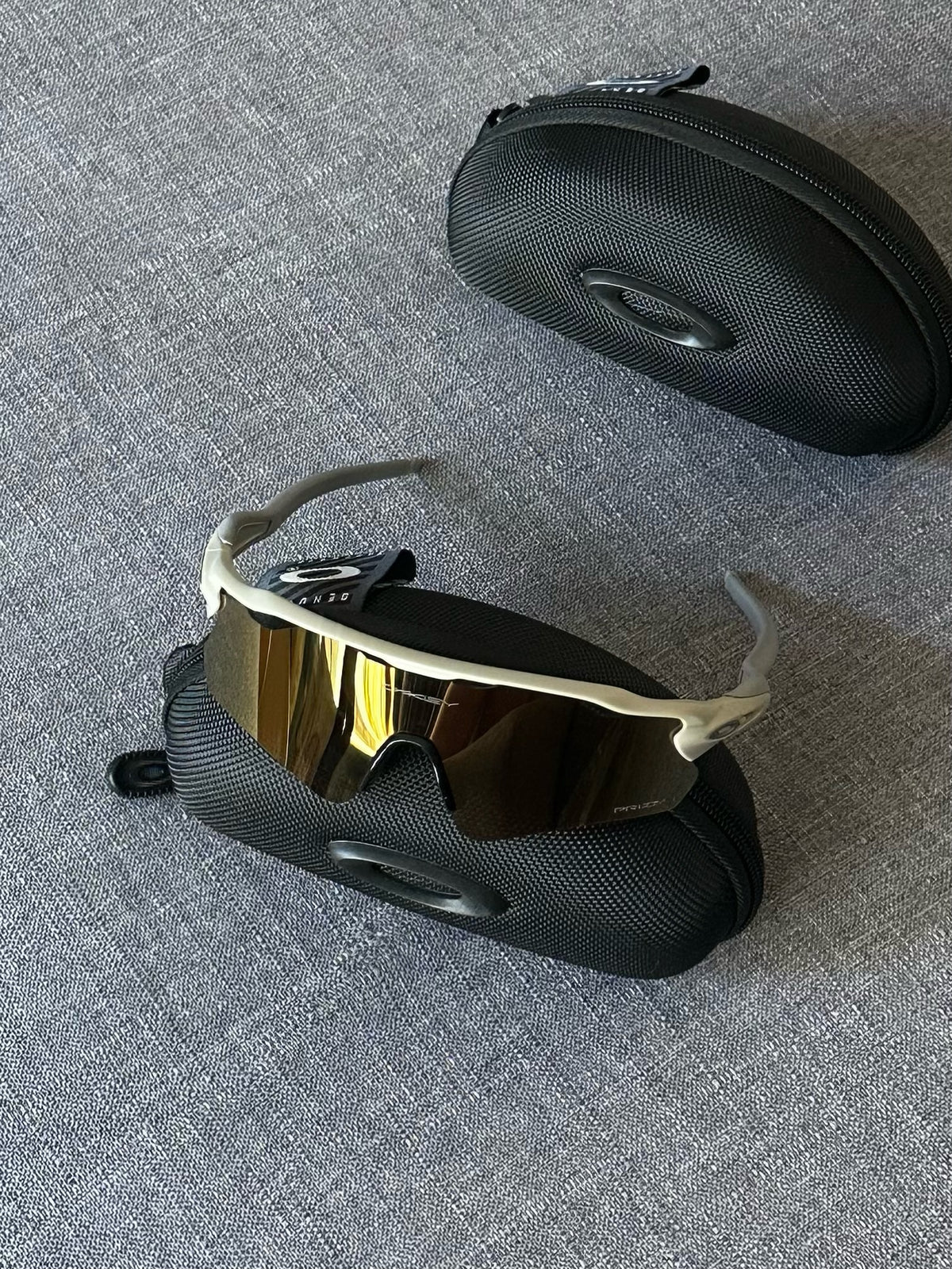 Oakley Radar EV Sunglasses – White Frame / Gold Mirror Lens | Y2K Sport
