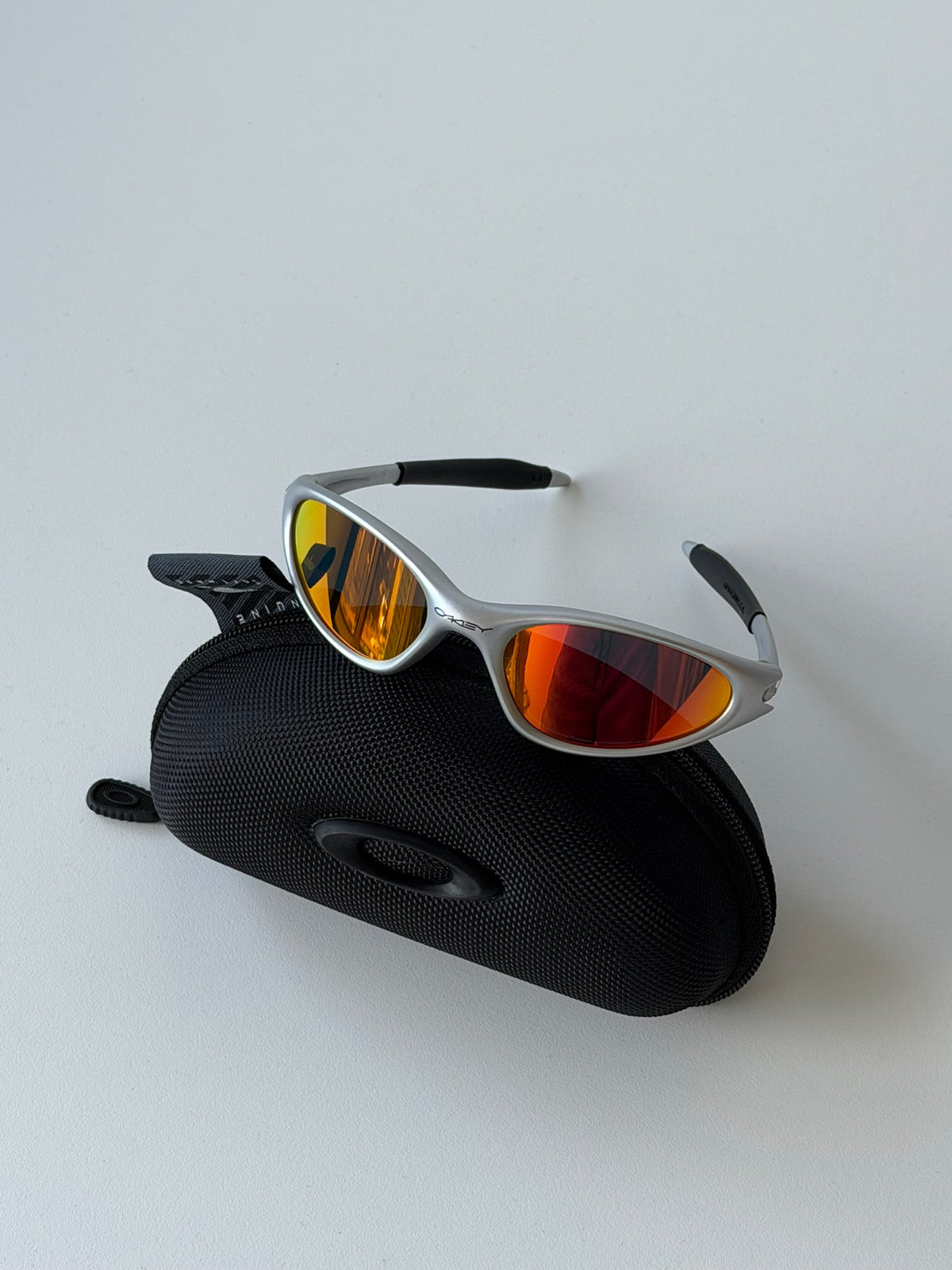Oakley Eye Jacket Minute 1.0 Sunglasses – Silver Frame / Fire Iridium Lens | Y2K Vintage