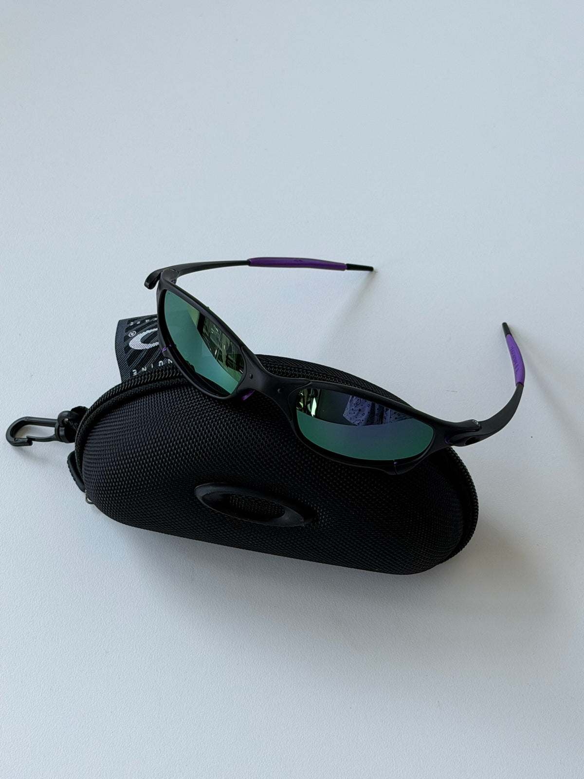 Oakley Juliet 1.0 Sunglasses – Matte Black Frame / Emerald Green Mirror Lens | Y2K Vintage